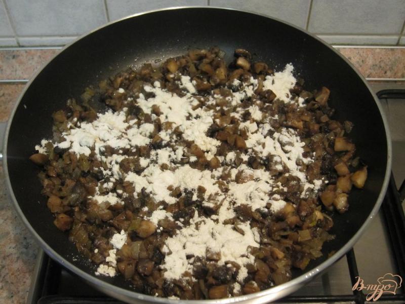 Фото приготовление рецепта: Сливочный соус из грибов шаг №6