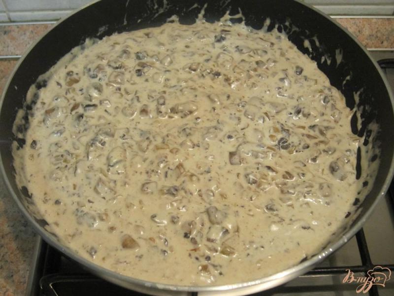 Фото приготовление рецепта: Сливочный соус из грибов шаг №8