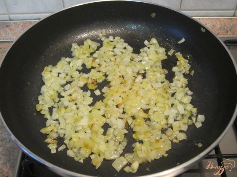 Фото приготовление рецепта: Сливочный соус из грибов шаг №4