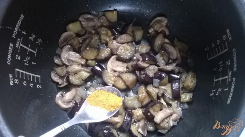 Фото приготовление рецепта: Пенне с грибами и баклажанами шаг №5