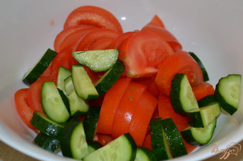 Фото приготовление рецепта: Салат из помидор и моцареллы шаг №2