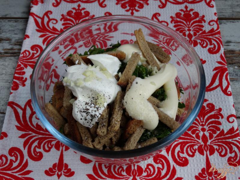 Фото приготовление рецепта: Салат с фасолью кукурузой и ветчиной шаг №7