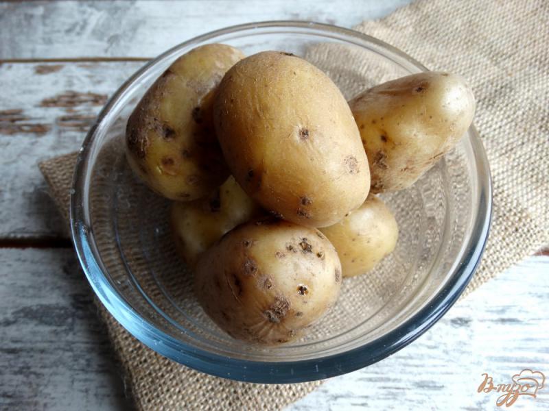 Фото приготовление рецепта: Картофельные лодочки с брокколи и помидорами шаг №1