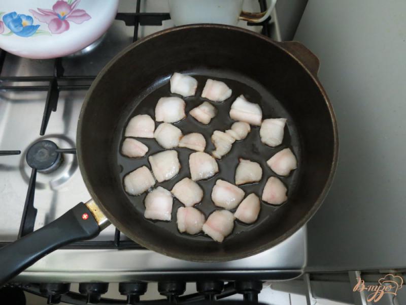 Фото приготовление рецепта: Картофель жареный с грибами и луком шаг №3
