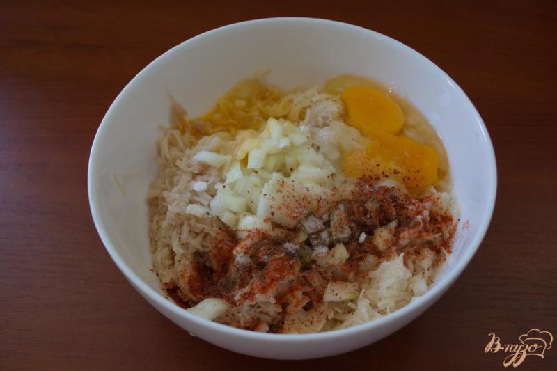 Фото приготовление рецепта: Картофельная бабка с сосисками шаг №2