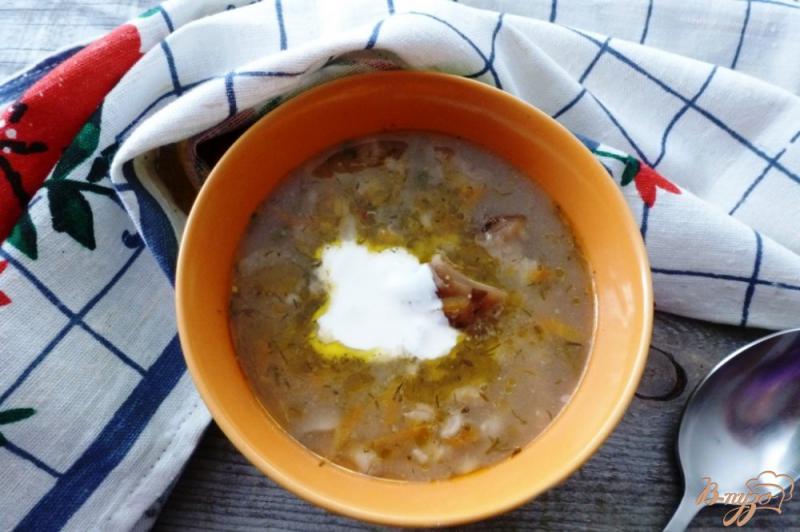 Фото приготовление рецепта: Суп с солеными грибами и перловкой шаг №7