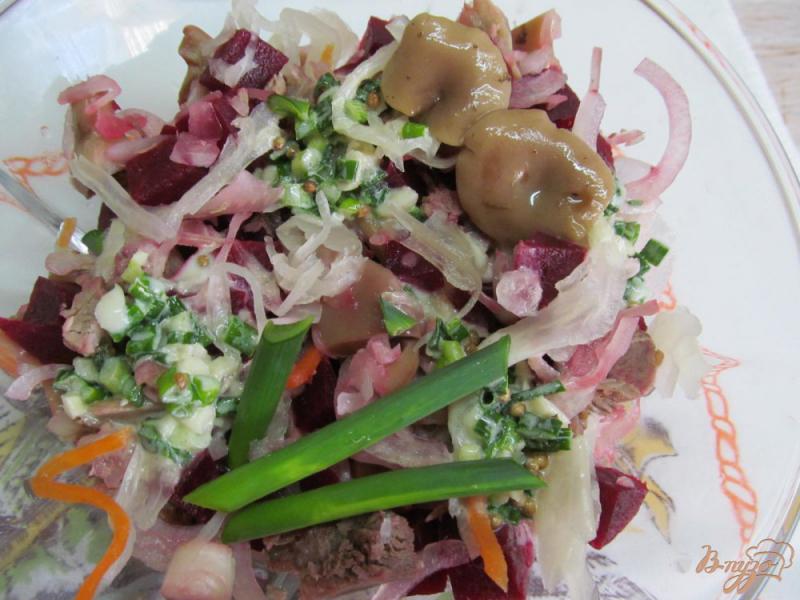 Фото приготовление рецепта: Салат из свеклы капусты и мяса шаг №7