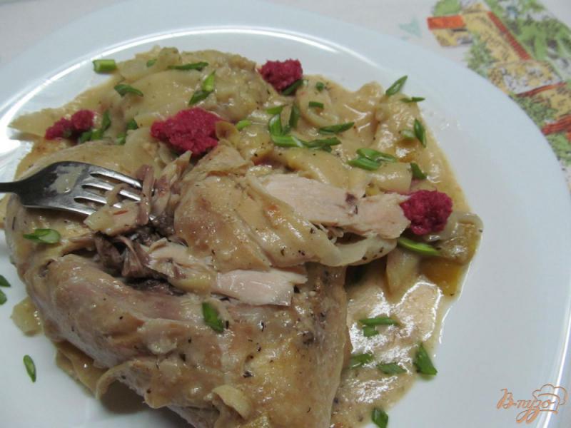 Фото приготовление рецепта: Курица с капустой в горчичном соусе шаг №13