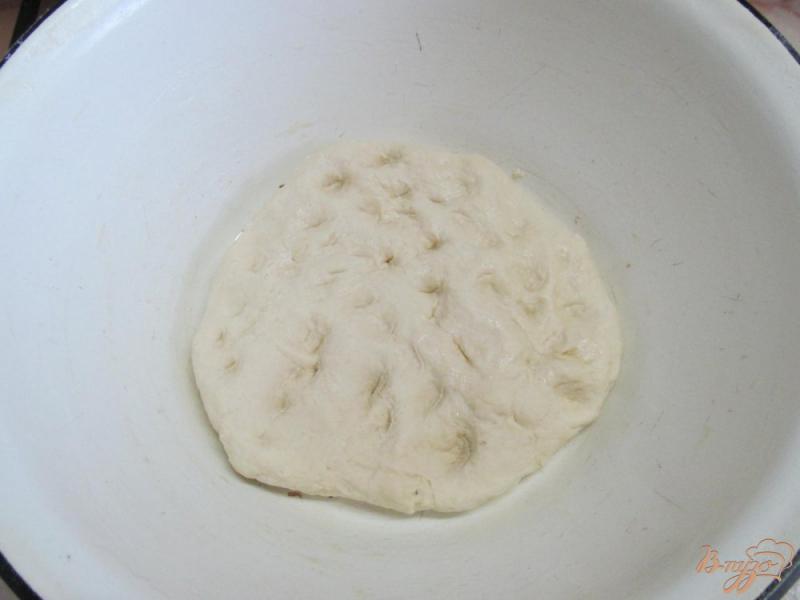 Фото приготовление рецепта: Булочки на молоке с кориандром шаг №3