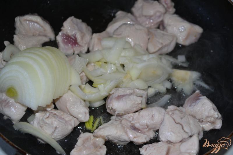 Фото приготовление рецепта: Курица в томатном соусе шаг №1