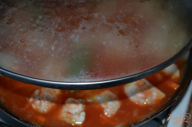 Фото приготовление рецепта: Курица в томатном соусе шаг №4