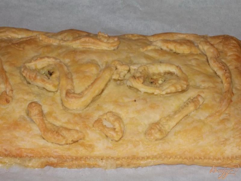 Фото приготовление рецепта: Пирог из слоеного теста с фетой и шпинатом шаг №4
