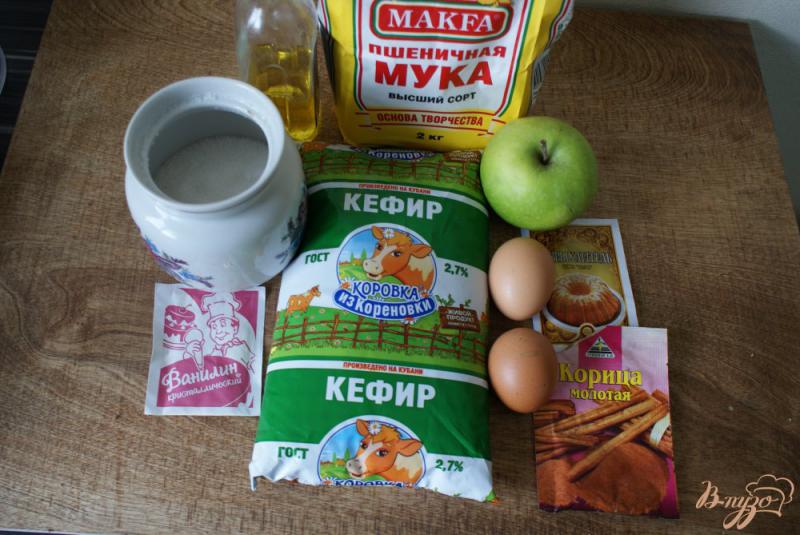 Фото приготовление рецепта: Оладьи с яблоком и корицей шаг №1