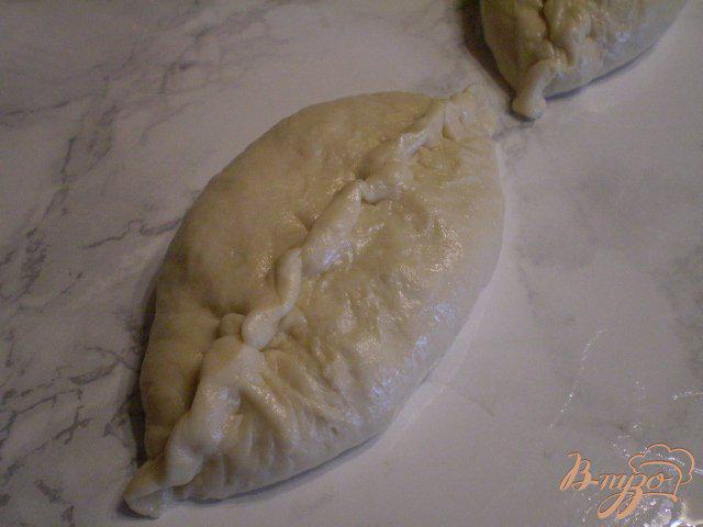 Фото приготовление рецепта: Пирожки с жареными грибами и капустой шаг №9
