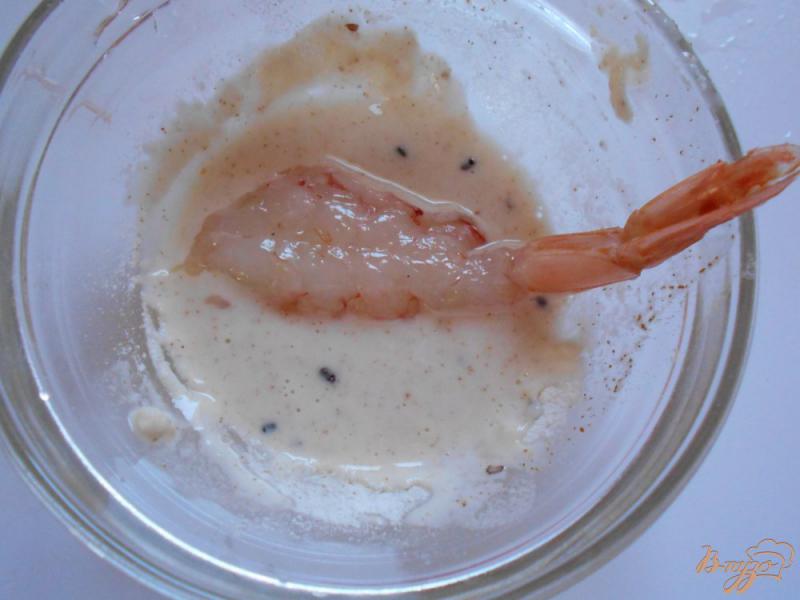 Фото приготовление рецепта: Креветки в кокосовой панировке шаг №4