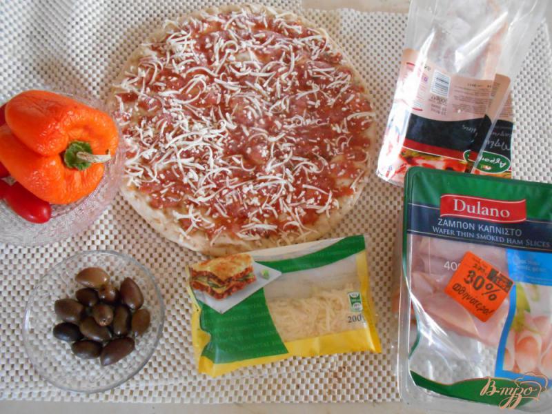 Фото приготовление рецепта: Пицца с ветчиной и беконом шаг №1