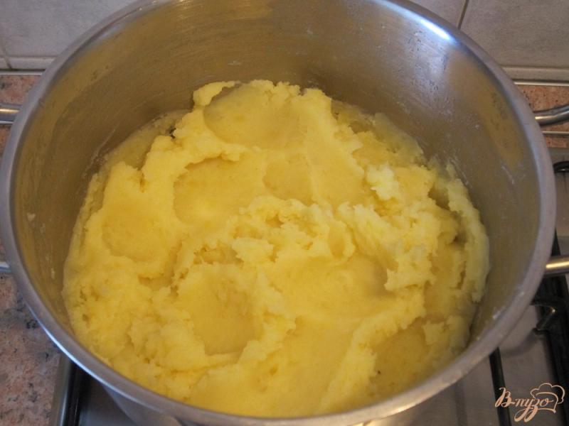 Фото приготовление рецепта: Пирожки в духовке с картофелем и грибами шаг №5
