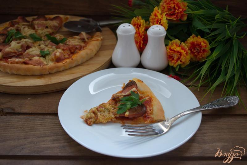 Фото приготовление рецепта: Домашняя быстрая пицца с сосисками и лечо шаг №4