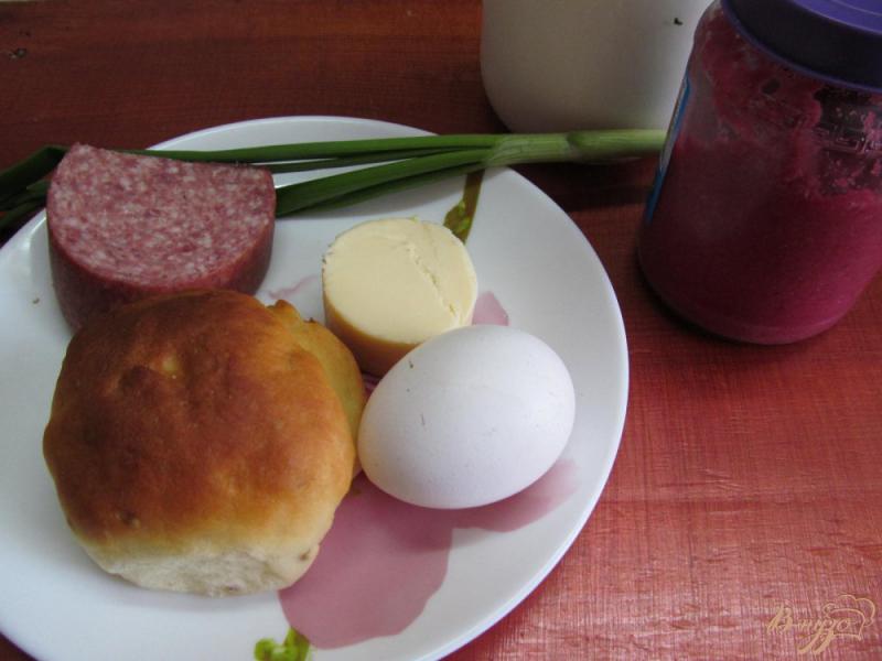 Фото приготовление рецепта: Яйцо в булочке шаг №1