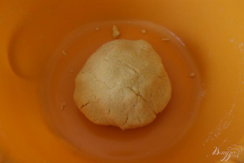 Фото приготовление рецепта: Детское кукурузное печенье «Смайлы» шаг №5