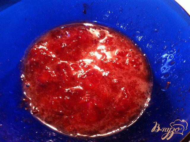 Фото приготовление рецепта: Ванильная  двухслойная запеканка  с клубничным соусом шаг №9