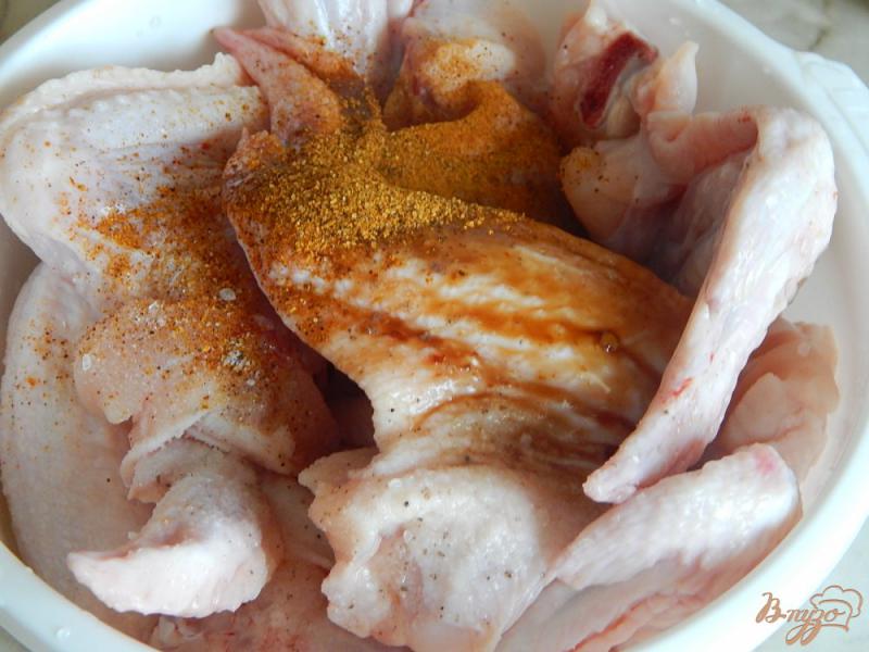 Фото приготовление рецепта: Куриные крылышки в мультиварке шаг №3