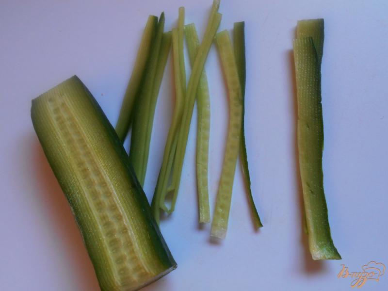 Фото приготовление рецепта: Блинчики из рисовой бумаги с креветками и овощами шаг №5