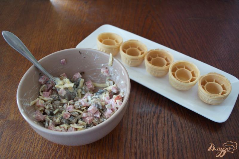 Фото приготовление рецепта: Закуска в вафельных тарталетках шаг №4
