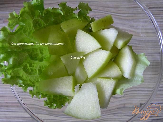 Фото приготовление рецепта: Фруктовый салат с фисташками и мятным сиропом шаг №1
