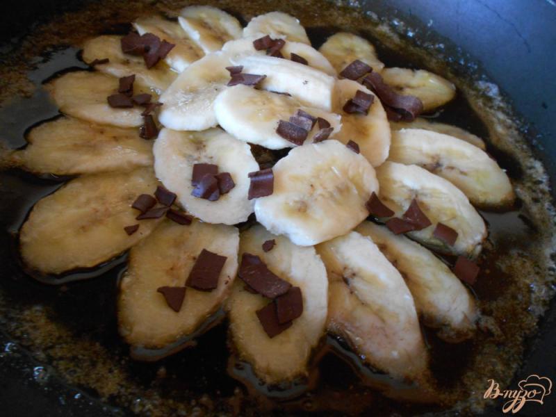 Фото приготовление рецепта: Банановый тарт-перевертыш с финиками шаг №5