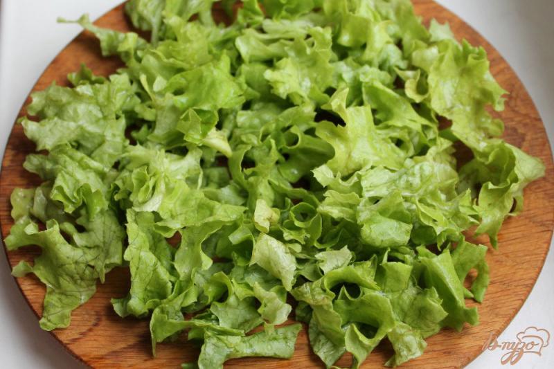 Фото приготовление рецепта: Весенний салат с редисом шаг №1