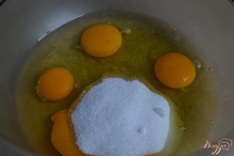 Фото приготовление рецепта: Мятные оладьи с грушей шаг №1