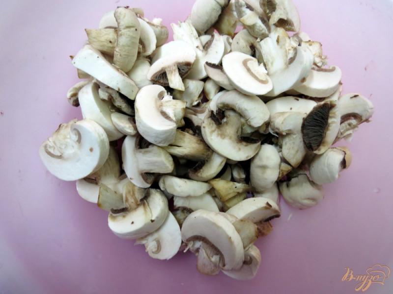 Фото приготовление рецепта: Суп овощной со свежей капустой и грибами шаг №6