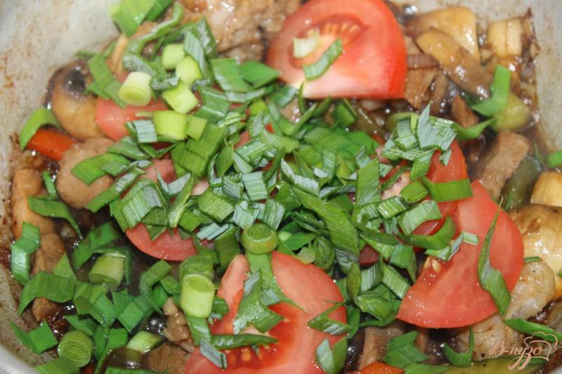 Фото приготовление рецепта: Свинина тушенная по - китайски с овощами и кунжутом шаг №7