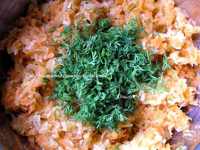 Фото приготовление рецепта: Салат из моркови, редьки и яблока шаг №3