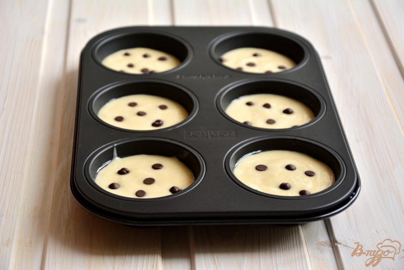 Фото приготовление рецепта: Постные медовые кексы с шоколадными каплями шаг №5
