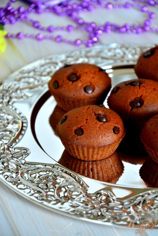 Фото приготовление рецепта: Постные медовые кексы с шоколадными каплями шаг №7