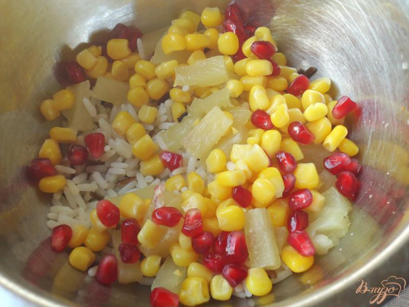 Фото приготовление рецепта: Постный рисовый салат с кукурузой шаг №2