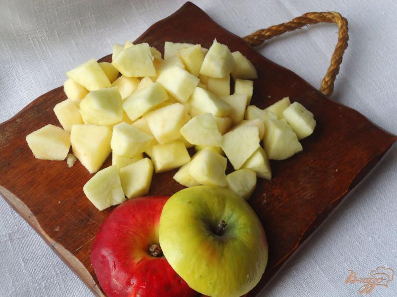Фото приготовление рецепта: Крамбль яблочный с курагой и абрикосовым пюре шаг №3