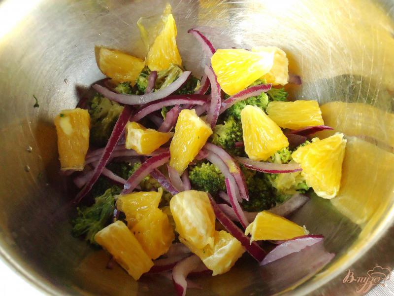 Фото приготовление рецепта: Рисовый салат с апельсинами, брокколи шаг №2