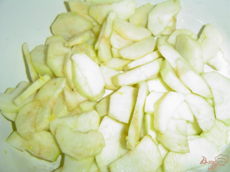 Фото приготовление рецепта: Венский  яблочный пирог шаг №4