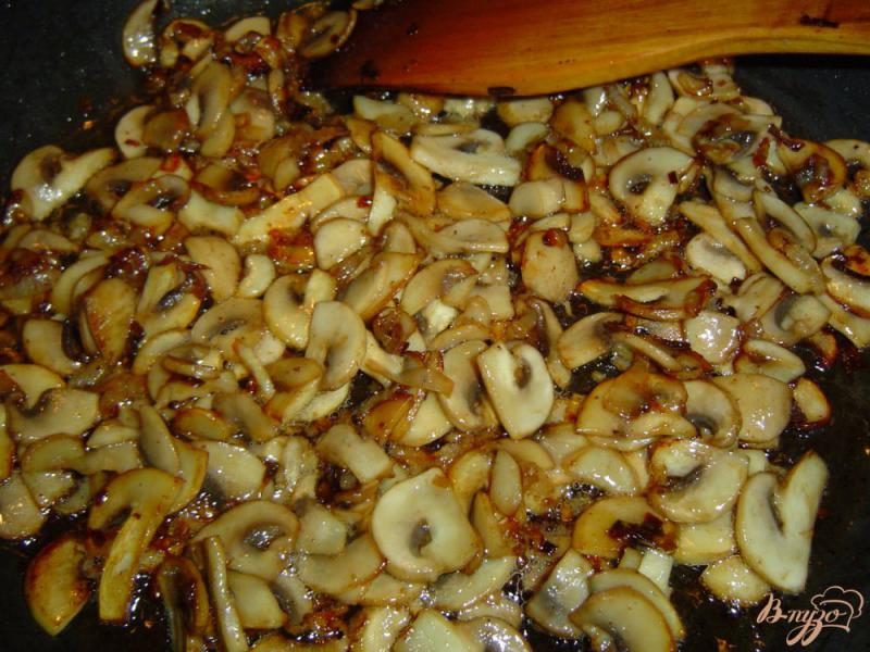 Фото приготовление рецепта: Курино-грибной жульен шаг №2