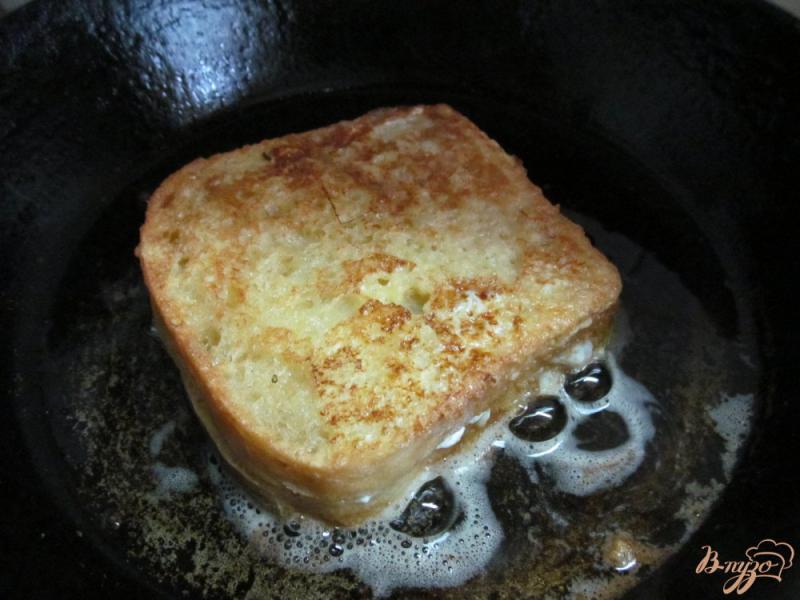 Фото приготовление рецепта: Сырный сэндвич шаг №7