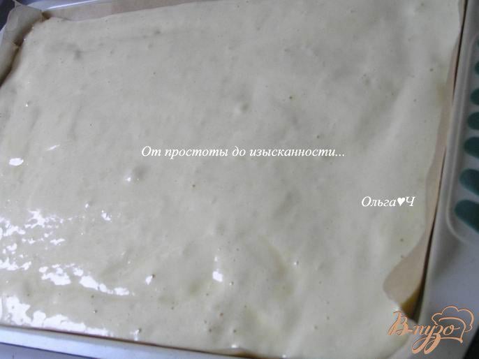 Фото приготовление рецепта: Бисквитное пирожное с малиной шаг №2
