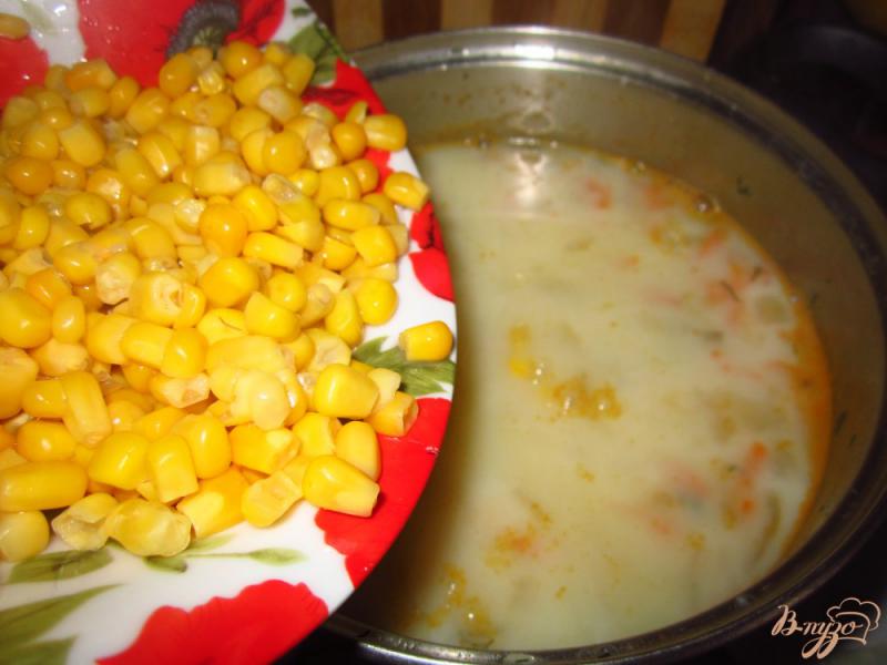 Фото приготовление рецепта: Суп на молоке с кукурузой шаг №4