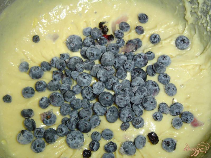Фото приготовление рецепта: Кексы с голубикой шаг №2