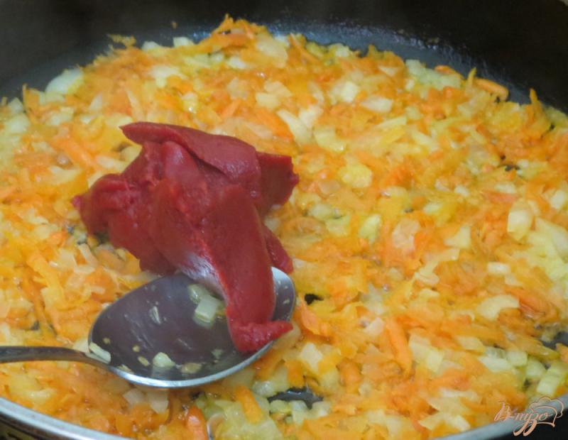 Фото приготовление рецепта: Печень в томатном соусе со сливками шаг №5