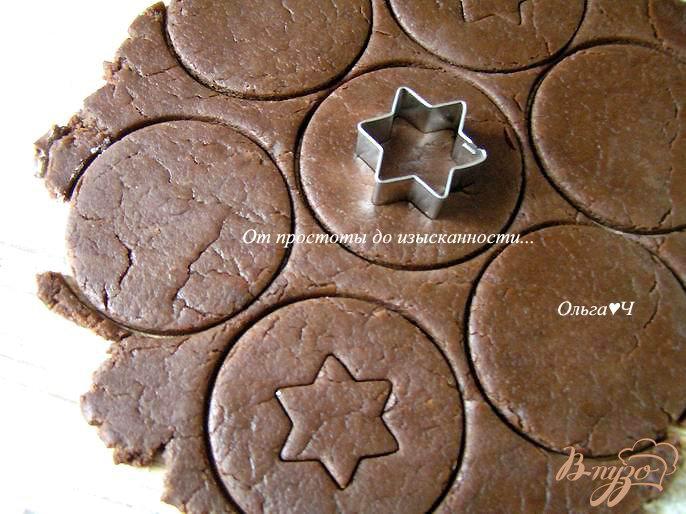 Фото приготовление рецепта: Шоколадное печенье с шоколадным кремом шаг №4