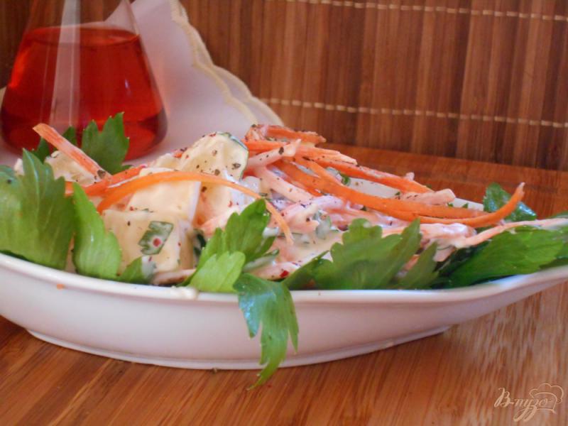 Фото приготовление рецепта: Салат из моркови, сыра и ананасов шаг №7