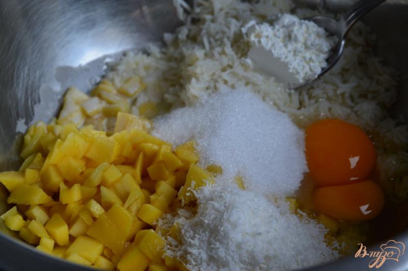 Фото приготовление рецепта: Рисовая запеканка с манго шаг №3